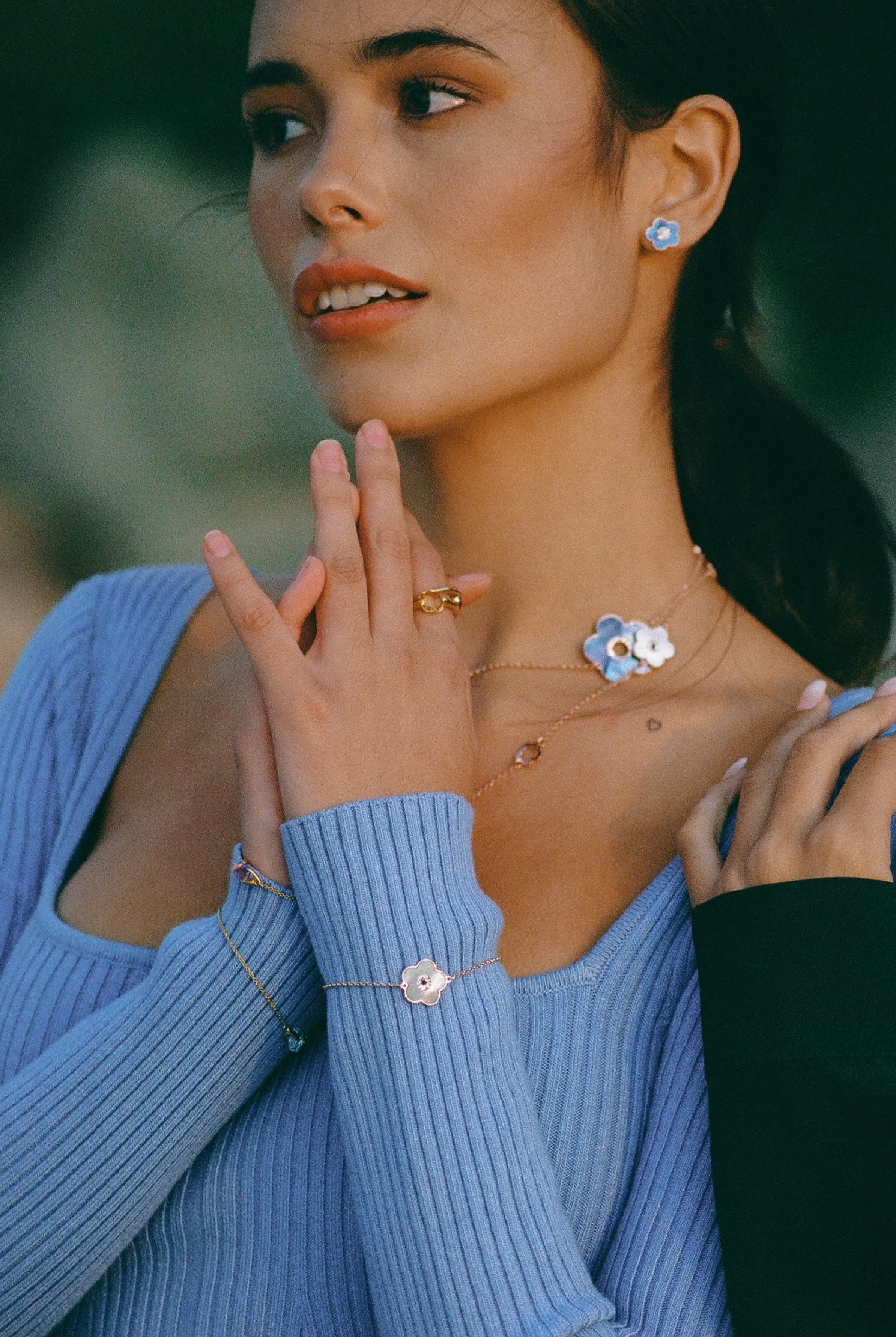 Blue Mother Of Pearl Flower Pendant Bracelet