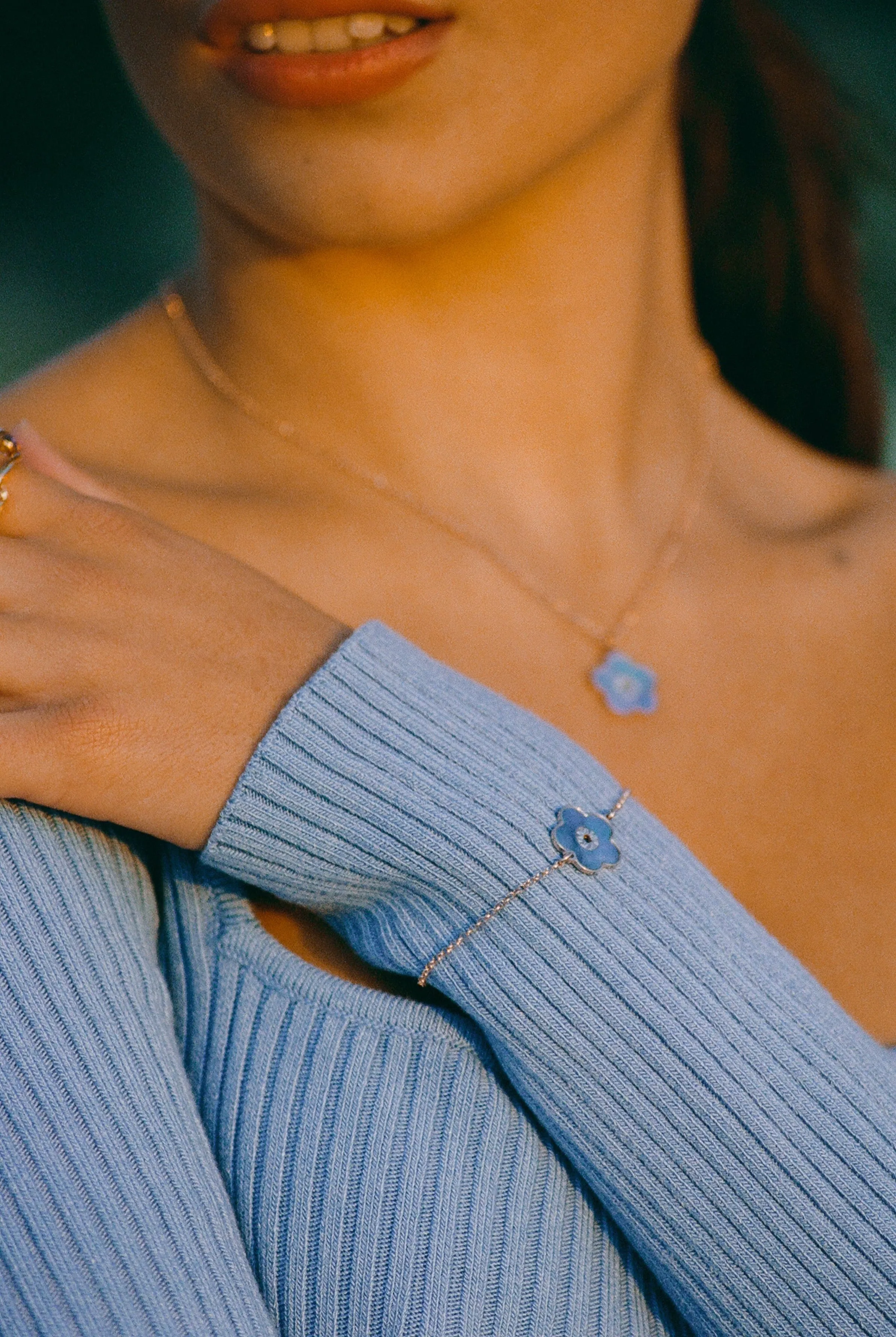 Blue Mother Of Pearl Flower Pendant Bracelet